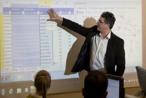 ACSPRI instructor teaching a class research methods